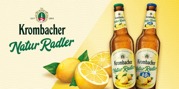 0,5l Flaschen Krombacher Naturradler und Naturradler o,0% und große Zitronen vor gelben Hintergrund mit NaturRadler Logo.
