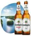 Krombacher Pils und Krombacher Alkoholfrei Pils in 0,33-l-Glasflaschen vor der Krombacher Insel.