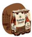 Sechserpack Krombacher Dunkel Bierflaschen vor braunem Hintergrund mit historischer Brauereigrafik.
