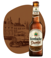 0,33 Liter Flasche Krombacher Dunkel vor braunem Hintergrund mit historischer Brauereigrafik.