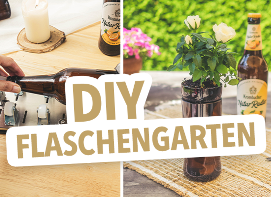 Eine Person öffnet eine Flasche Kombucha Natur-Radler mit einem Flaschenöffner. Neben der Flasche steht ein DIY-Flaschengarten mit einer kleinen Rose in einem braunen Glas.