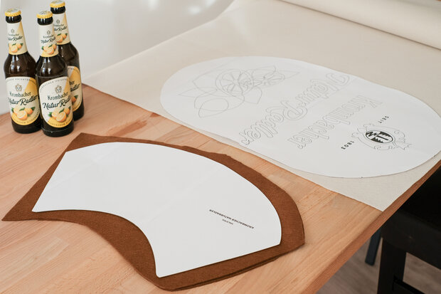 Krombacher Label auf Papier.