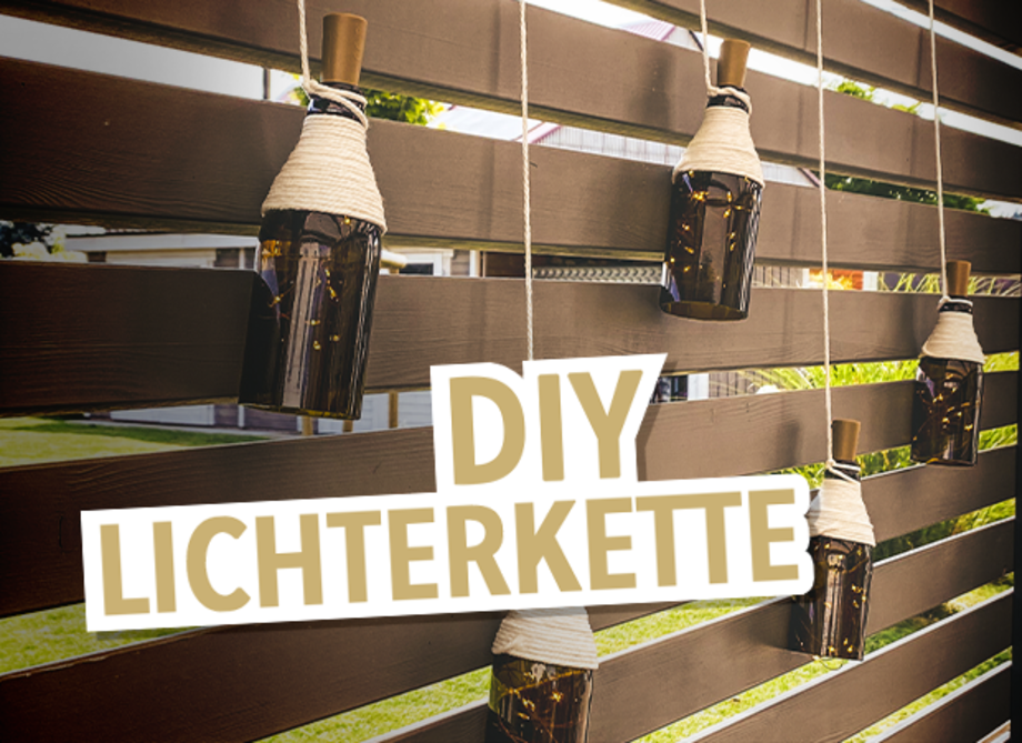 Drei hängende Gläser mit Lichtern, umwickelt mit Schnur, an einer Holzlattenwand. Der Text 'DIY LICHTERKETTE' ist in großen, hellen Buchstaben sichtbar.