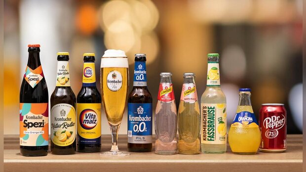 Abbildung von verschiedenen Krombacher Produkten.