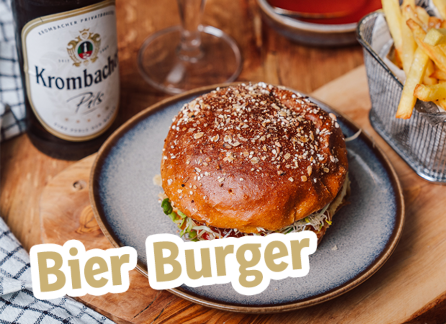 Der Bier Burger auf einem Teller.