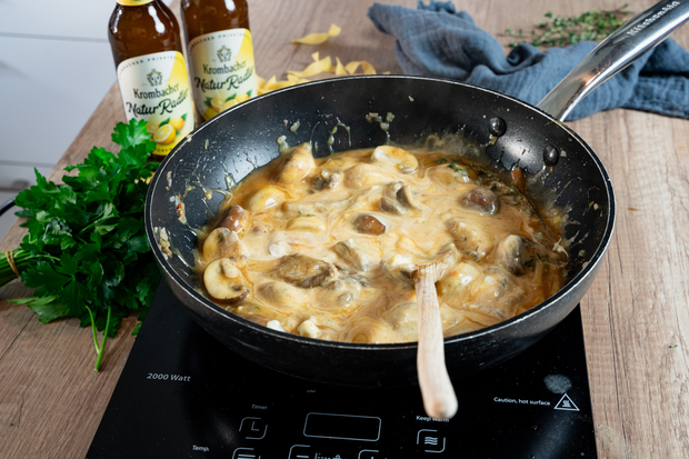 Die umgerührte Pilzpfanne.