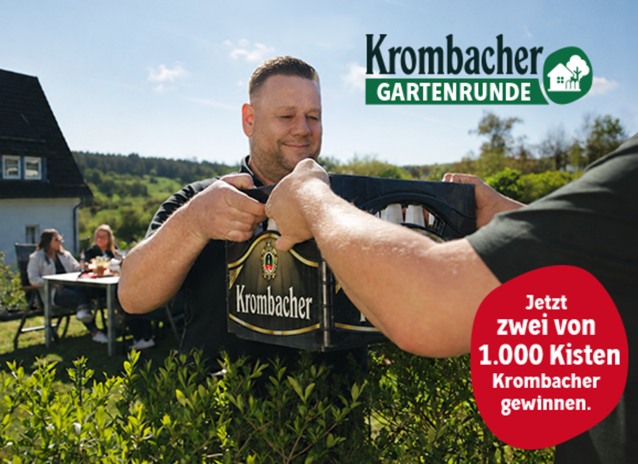 Werbebanner der „Krombacher Gartenrunde" mit einem Mann, der eine Krombacher-Bierkiste hält, im Hintergrund sitzen zwei Personen an einem Gartentisch vor einem weißen Haus, begleitet vom Hinweis, zwei von 1.000 Kisten Krombacher zu gewinnen.