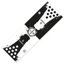 Beerpong-Matte mit zwei stilisierten Krombacher Bierflaschen und dem Schriftzug 'Krombacher Pils' in der Mitte in schwarz und weiß.