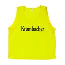 Gelbes Markierungshemd mit schwarzem Schriftzug 'Krombacher'.