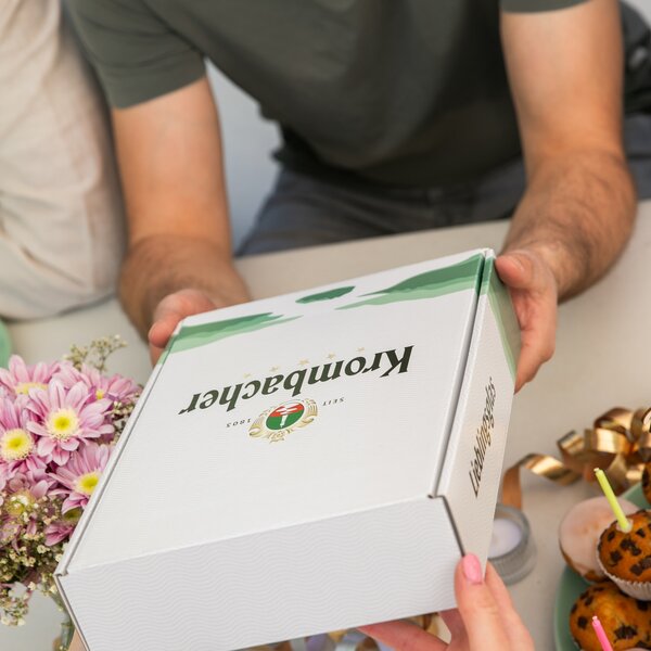 8851_krombachershop_Mein_Krombacher_2er_Verpackung_Mood_003 8851_krombachershop_Mein_Krombacher_2er_Verpackung_Mood_003
