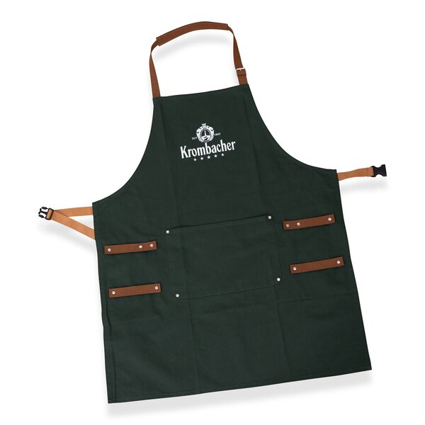 Dunkelgrüne Grillschürze mit braunen Riemen und weißem Krombacher-Logo auf der Brust