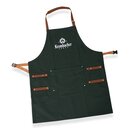 Dunkelgrüne Grillschürze mit braunen Riemen und weißem Krombacher-Logo auf der Brust