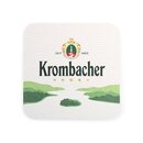 Vorderseite des Bierdeckels mit Krombacher-Branding und illustriertem Seemotiv.