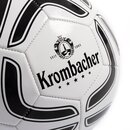 Weißer Fußball mit schwarzem Muster und Krombacher-Logo mit Schriftzug 'Krombacher' und Gründungsjahr 1803.