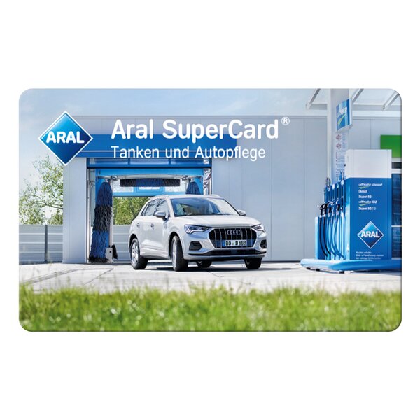 6507_krombachershop_aral_gutschein_V1 Weiße Audi SUV an Aral Tankstelle mit Text 'Aral SuperCard Tanken und Autopflege'.