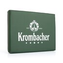 Grüne rechteckige Bierkistenauflage mit weißem Krombacher-Logo, Text 'Seit 1803' und fünf Sternen darunter.