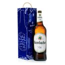 Braune 3 Liter Krombacher Pils Bierflasche neben blauem Weihnachtsschuber mit Flaschenumriss und Schriftzug 'Fröhliche Weihnachten und ein glückliches neues Jahr'.