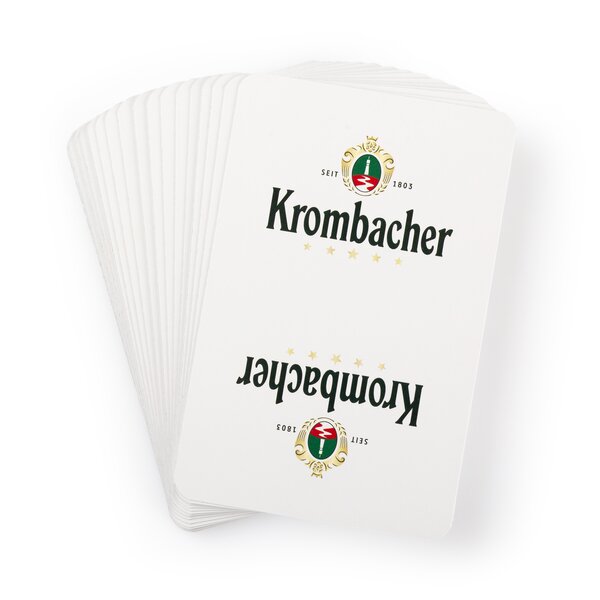 Ein Fächer aus Spielkarten mit dem Schriftzug 'Krombacher' und einem Wappen mit den Jahreszahlen 'SEIT 1803'.